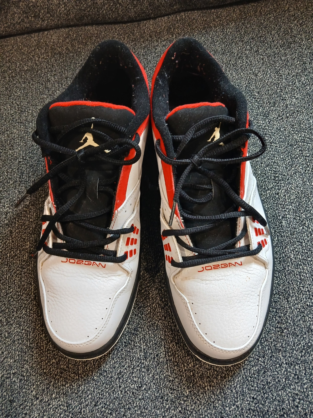 Air Jordan Men's Low-Top Basketball Shoes in White/Black/Red